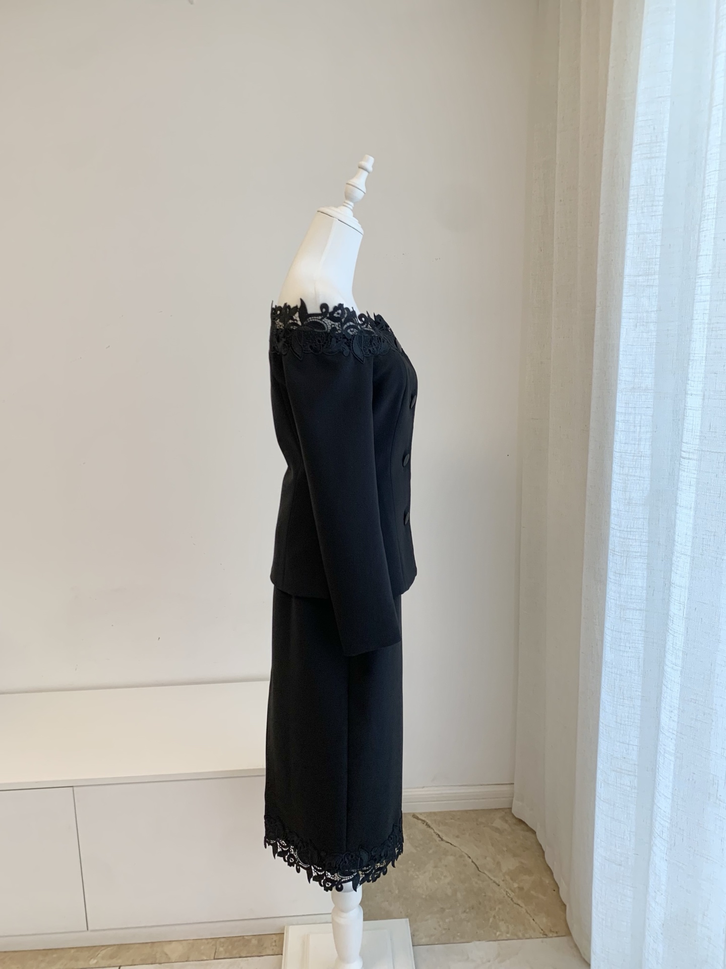 Ensemble noir à broderies flor - Midi Skirt Floral avis et prix